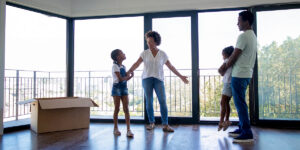 first-time home buyer checklist Canada – family viewing a new home